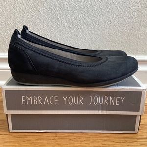Dansko Kristen black nubuck ballet flat